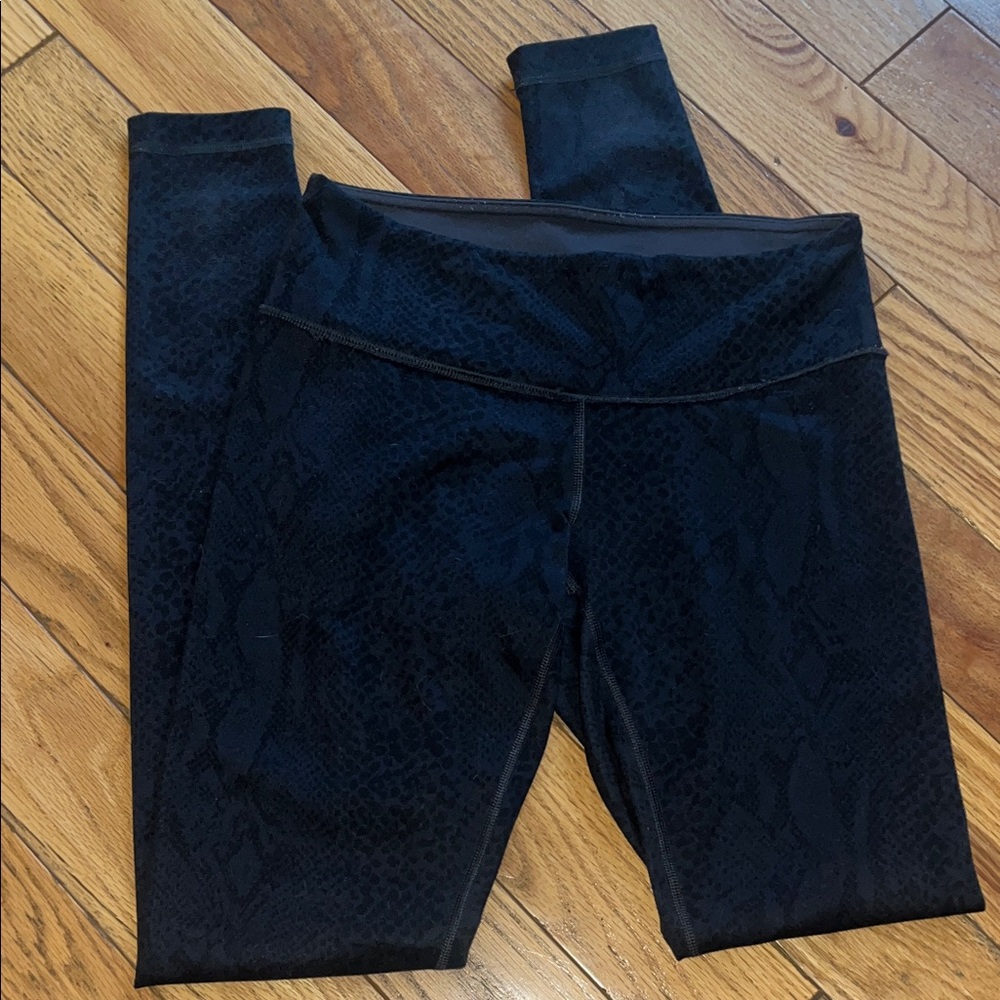 lululemon athletica Womens Dark Leggings with Subtle Design
